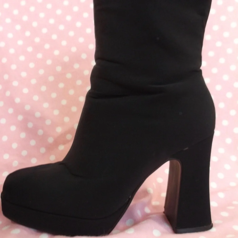 Westies Black Ankle zipper boots.  Black 7 1/2” M